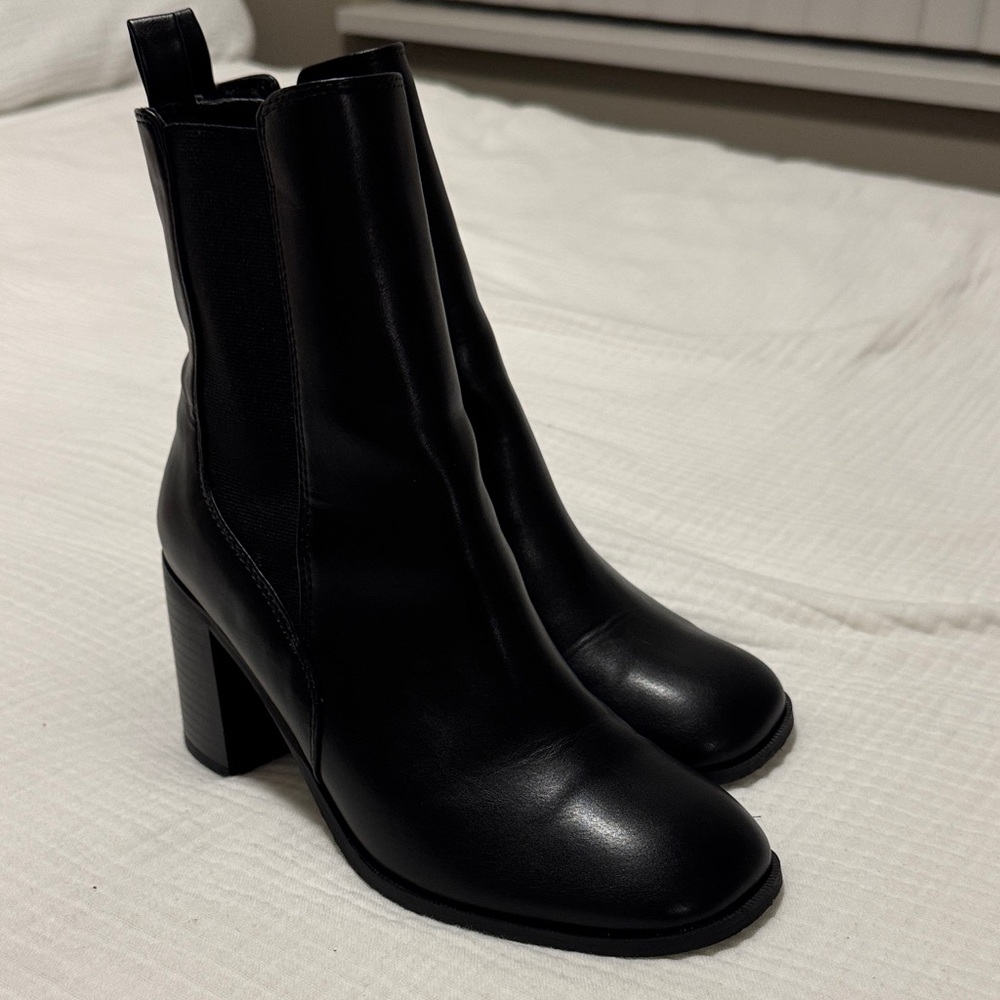 Novo Shoes Sleek Black Heeled Boots